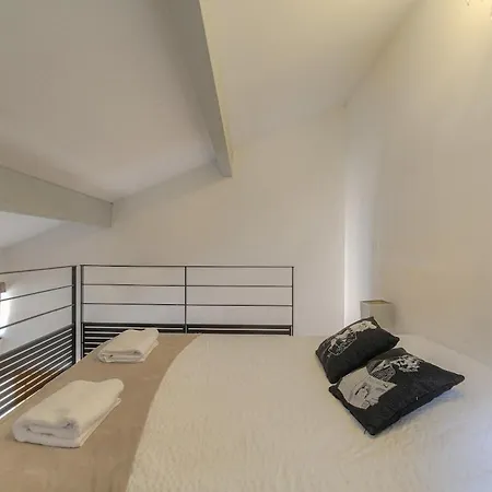 Le Mezza, Avec Mezzanine, Hypercentre Apartment